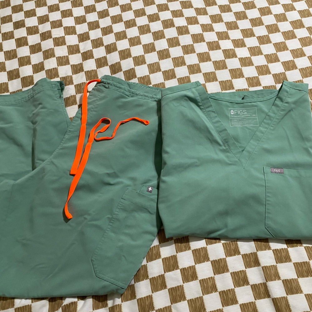 2xl jade Womens figs scrubs